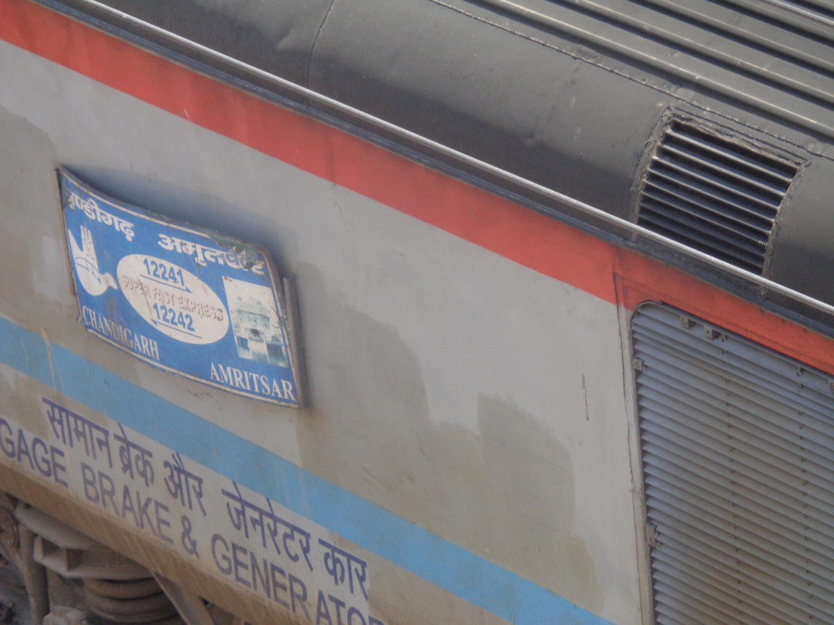12242/Amritsar - Chandigarh SF Express - Ludhiana to Chandigarh NR 