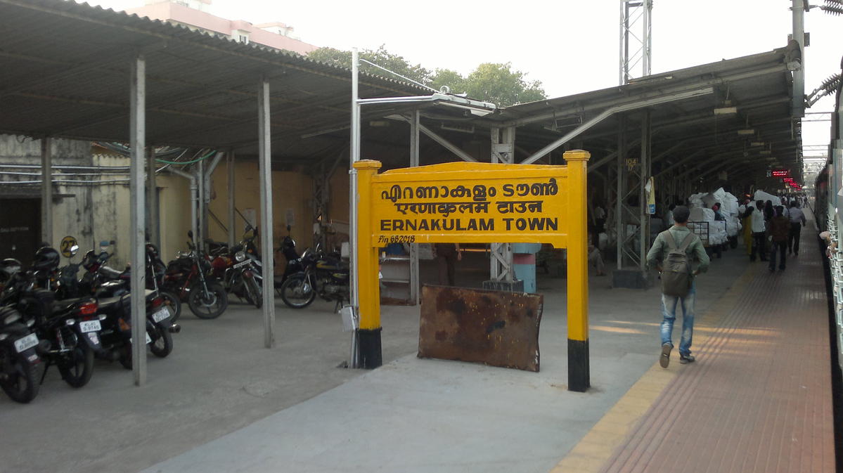 Ernakulam Railway Station Night View - Hotel Crowne Plaza Ernakulam