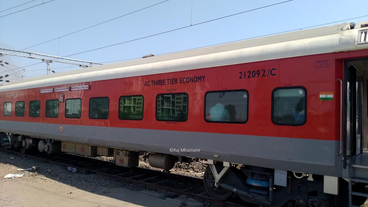 12115/Siddheshwar SF Express (PT) - Mumbai to Solapur CR/Central Zone ...