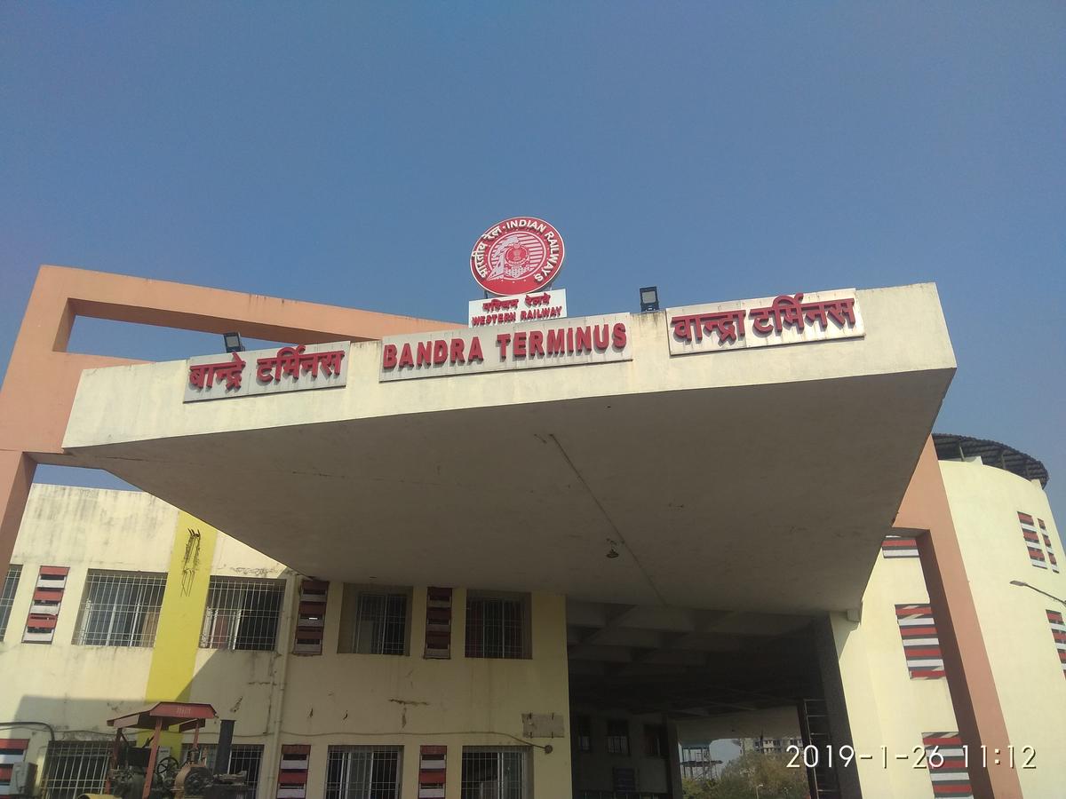 Bandra Terminus To Jamnagar Long-Distance Trains, Shortest Distance: 812 Km - Railway Enquiry