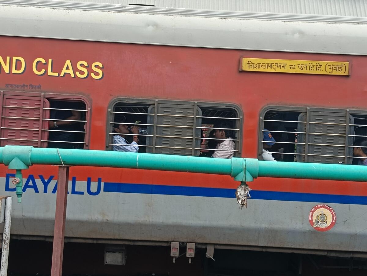 Σ MAS-HYB Overnight Chain ΣChain Picture & Video Gallery - Railway Enquiry